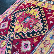 1920 GHAREBAGH RUG 3’ 4” x 13’ 5” (RUN#6407)