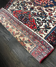 1930 HERIZ RUG 3’ 5” x 11’ 1” (RUN#5974)