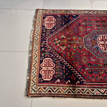 1970 QASHQAEI SHIRAZ RUG 3’ 3” x 4’ 8” (MED.241)