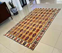 1960 SHIRAZ RUG 4’ 7” x 7’ 6” (MED.115)