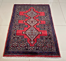 1960 BIDJAR RUG 2’ 4” x 3’ 4” (SMA.FEA.817)