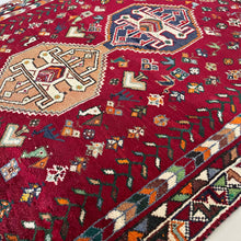 1970 QASHQAEI SHIRAZ RUG 3’ 8” x 5’ 1” (MED.240)