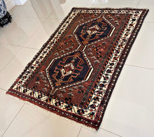 1970 SHIRAZ RUG 3’ 5” x 4’ 10” (MED.237)