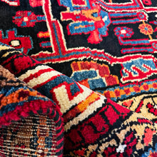 1977 NAHAVAND RUG 5’ x 8’ 11” (MED.FEA.304)