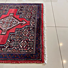 1960 BIDJAR RUG 2’ 4” x 3’ 4” (SMA.FEA.817)