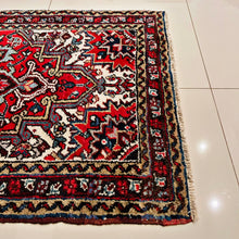 1940 HERIZ RUG 2’ 10” x 4’ 9” (SMA.FEA.121)