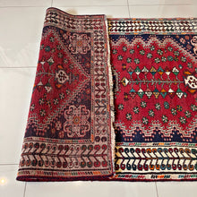 1970 SHIRAZ RUG 3’ 8” x 5’ 9” (MED.167)