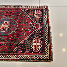 1970 QASHQAEI SHIRAZ RUG 3’ 3” x 4’ 8” (MED.241)