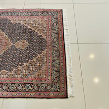 1970 TABRIZ RUG 3’ 3” x 4’ 8” (MED.FEA.310)