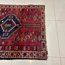 1950 SHIRAZ RUG 3’ 6” x 4’ 6” (MED.242)