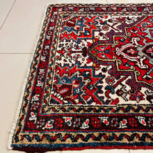 1940 HERIZ RUG 2’ 10” x 4’ 9” (SMA.FEA.121)