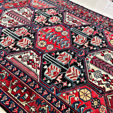 1940 BAKHTIARI RUG 5’ 1” x 7’ 2” (MED.6314)