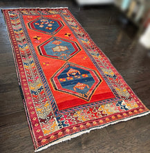 1950 GHAREBAGH RUG 4’ 2” x 8’ 2” (RUN#1497)