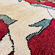 1960 SHIRAZ RUG 4’ 3” x 6’ 6” (MED.FEA.130)