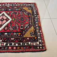 1960 HOSEYNABAD RUG 2’ 1” x 2’ 6” (SMA.1494)