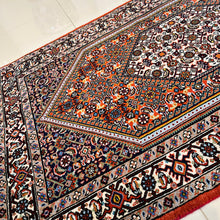 1970 BIDJAR RUG 2’ 9” x 4’ 8” (MED.FEA.#3277)