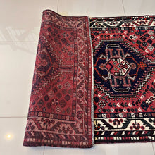 1970 SHIRAZ RUG 3’ 4” x 4’ 10” (MED.174)