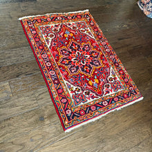 1950 HERIZ RUG 2’ 6” x 3’ 5” (SMA#6004)