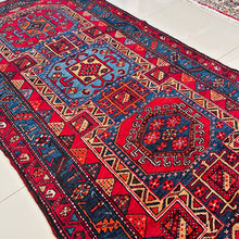 1930 HERIZ RUG 3’ 9” x 14’ 8” (RUN.FEA.721)