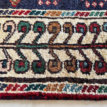 1970 SHIRAZ RUG 3’ 8” x 5’ 9” (MED.167)