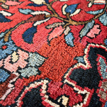 1940 BIBIBAF BAKHTIARI RUG 4’ 9” x 6’ 9” (MED.FEA.275)