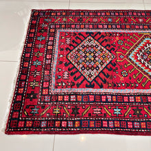 1940 HERIZ RUG 3’ 1” x 10’ 3” (RUN.5950)