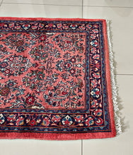 1970 SAROOGH RUG 2’ 8” x 6’ 5” (RUN.1554)