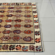 1960 SHIRAZ RUG 4’ 7” x 7’ 6” (MED.115)