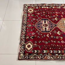 1970 QASHQAEI SHIRAZ RUG 3’ 8” x 5’ 1” (MED.240)