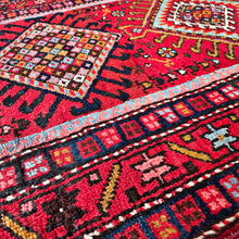 1940 HERIZ RUG 3’ 1” x 10’ 3” (RUN.5950)