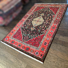 1950 BIDJAR RUG 4’ 5” x 6’ 8” (FEA.MED#1288)