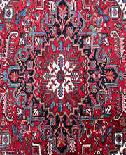 1950 HERIZ RUG 7’ 10” x 9’ 3” (LG.FEA.5001)