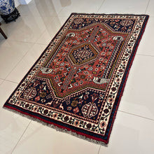 1950 SHIRAZ RUG 3’ 5” x 5’ (MED.288)