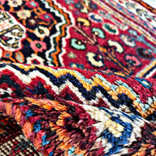 1960 QASHQAEI SHIRAZ RUG 3’ 3” x 5’ (MED.239)